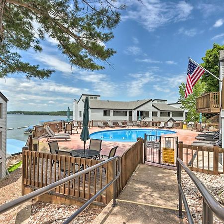 Sunny Osage Beach With Balcony And Lakefront View 외부 사진