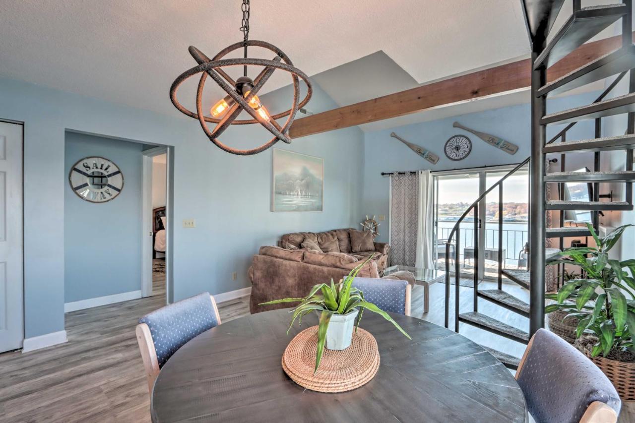 Sunny Osage Beach With Balcony And Lakefront View 외부 사진