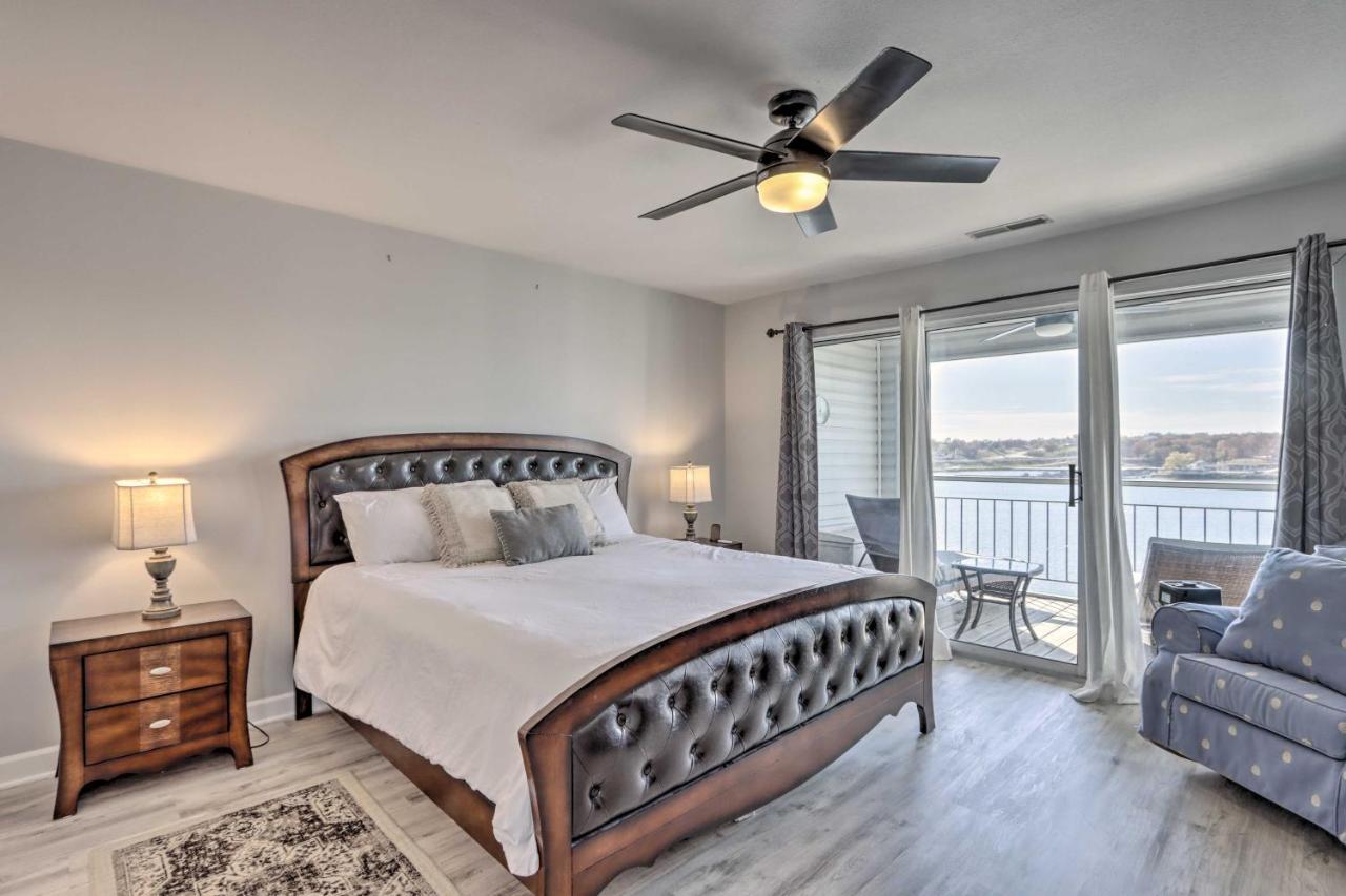 Sunny Osage Beach With Balcony And Lakefront View 외부 사진